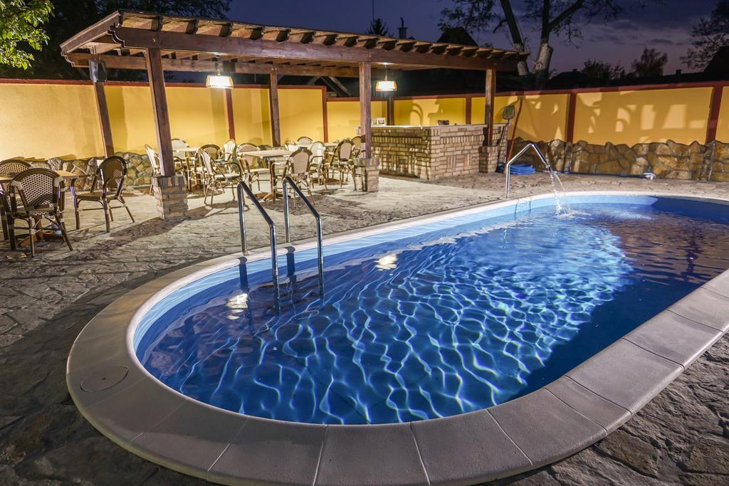 Amfora Hotel Палич Екстериор снимка